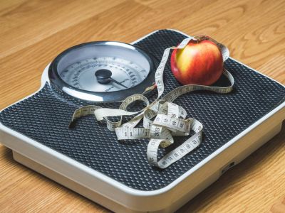 Imagem representando Nutrição: alimentos saudáveis e estetoscópio